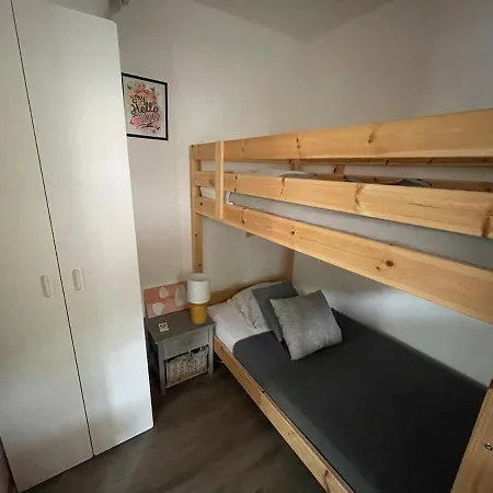 Bright 2 Bedrooms, Pool, Garage Daire