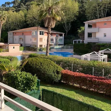 Daire Bright 2 Bedrooms, Pool, Garage *